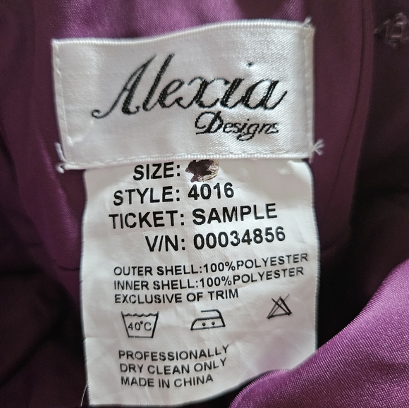 Alexia gown - Picture 3 of 3